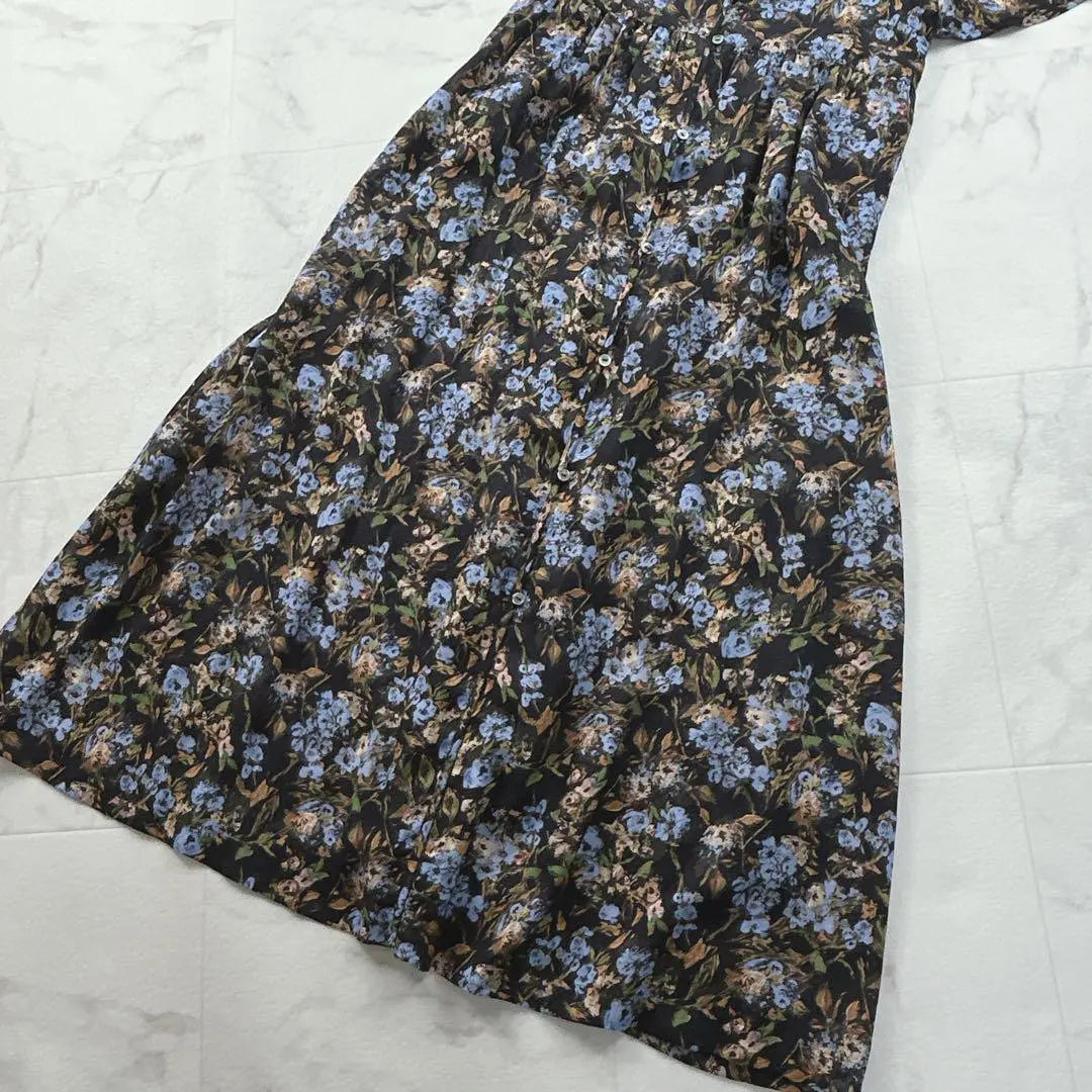 Vestido casual para adultos con frunces y diseño floral dibujado a mano impecable