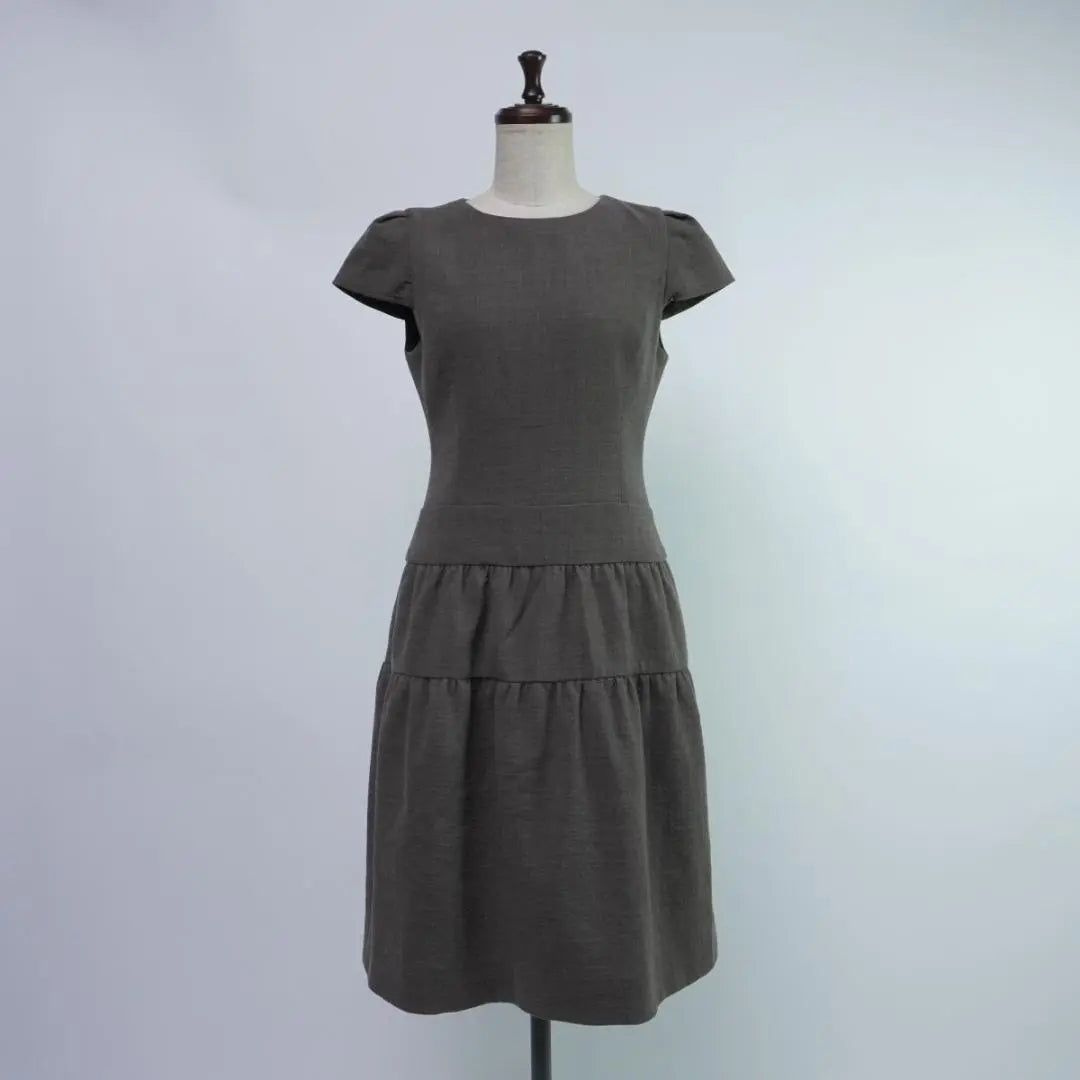 Hermoso vestido acampanado de mezcla de lana FOXEY con cierre en la espalda, color gris, talla 38