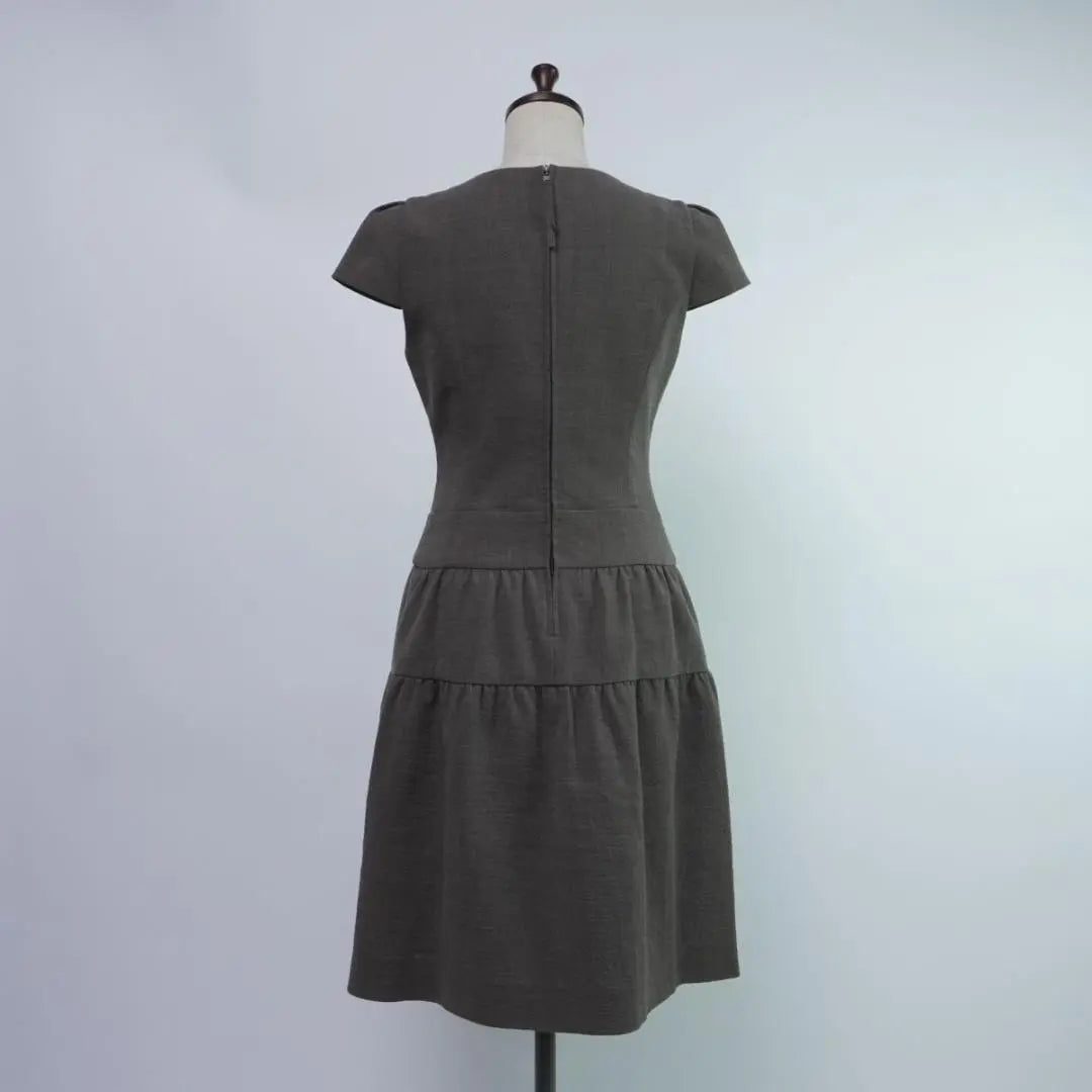 Hermoso vestido acampanado de mezcla de lana FOXEY con cierre en la espalda, color gris, talla 38