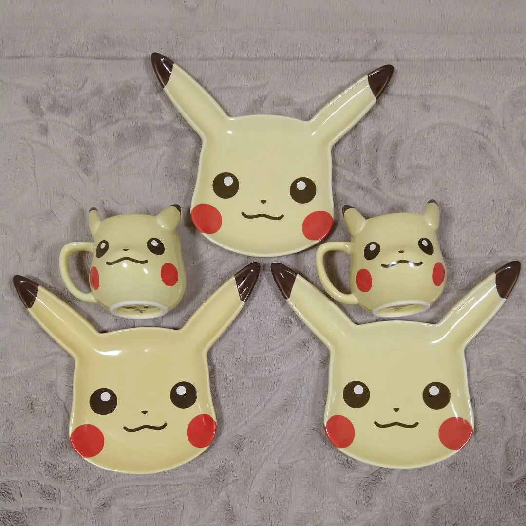 Colección de platos, tazas y vajilla de Pikachu