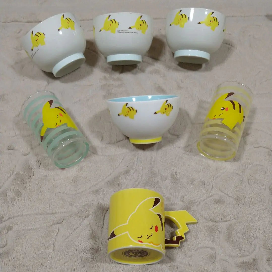 Colección de platos, tazas y vajilla de Pikachu