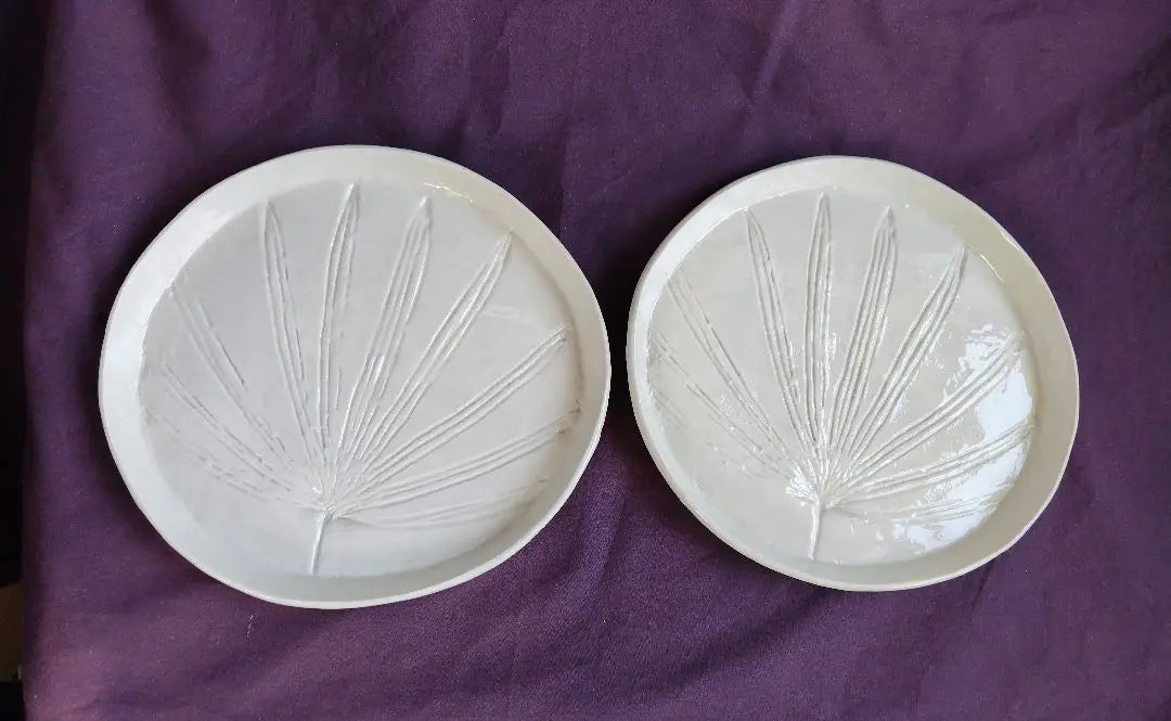 White-faced leaf pattern set of two, unused, just like new