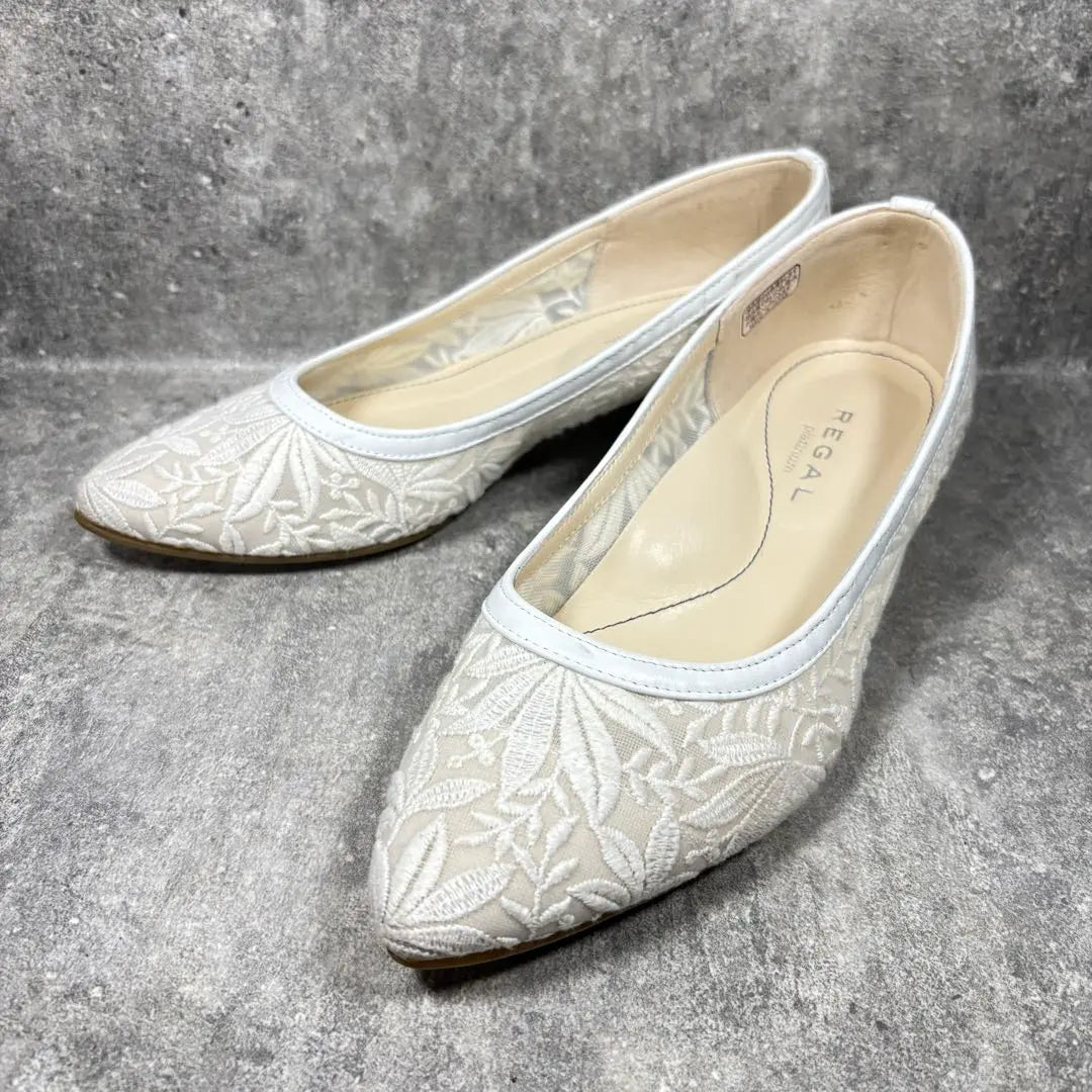 REGAL Pumps Lace Almond Toe Chunky Heel 23