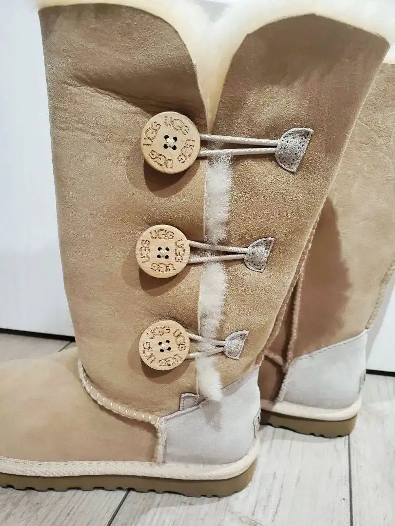 Botas de piel de oveja UGG nuevas, sin usar, largas, color beige