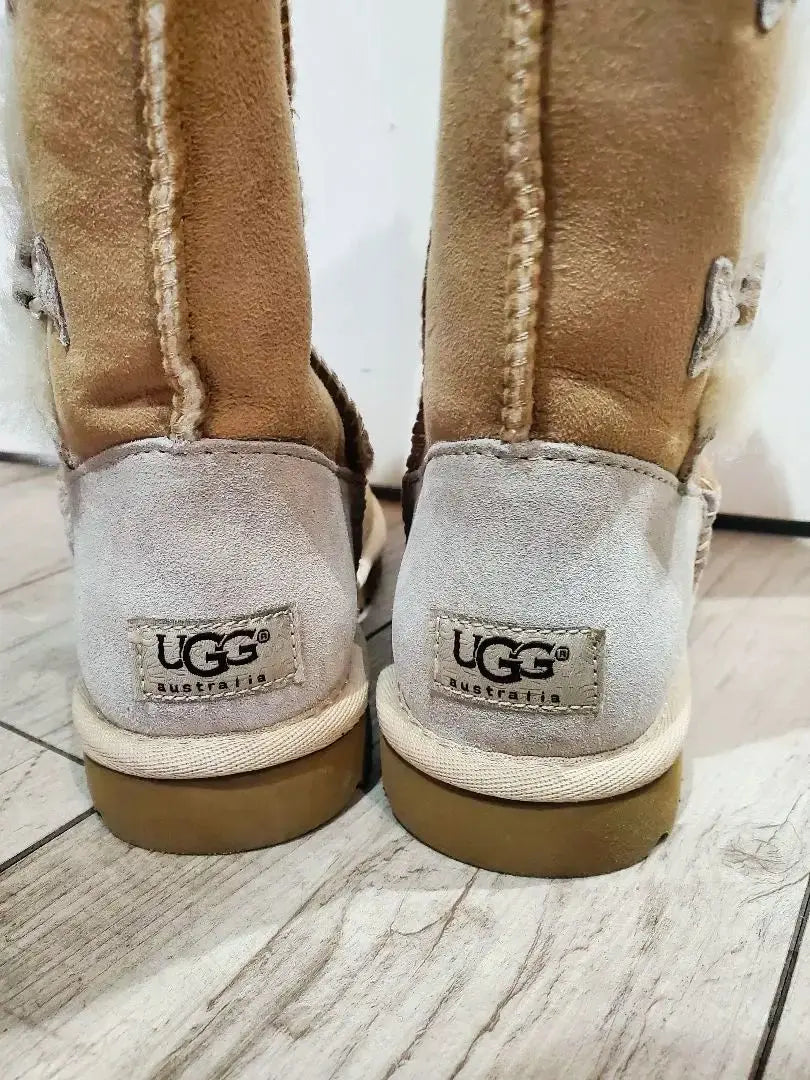 Botas de piel de oveja UGG nuevas, sin usar, largas, color beige