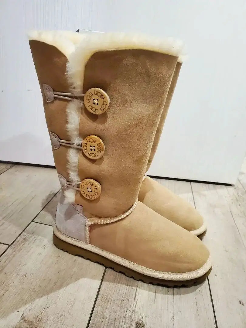 Botas de piel de oveja UGG nuevas, sin usar, largas, color beige