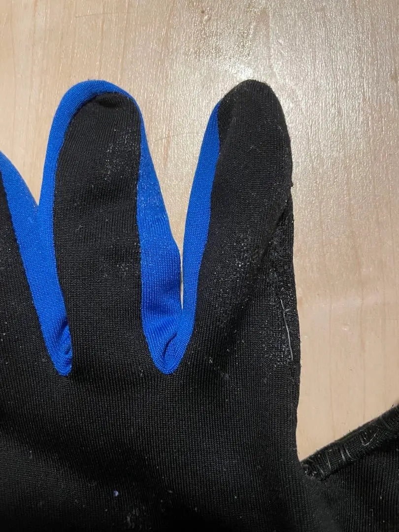 Guantes deportivos Under Armour negros y azules