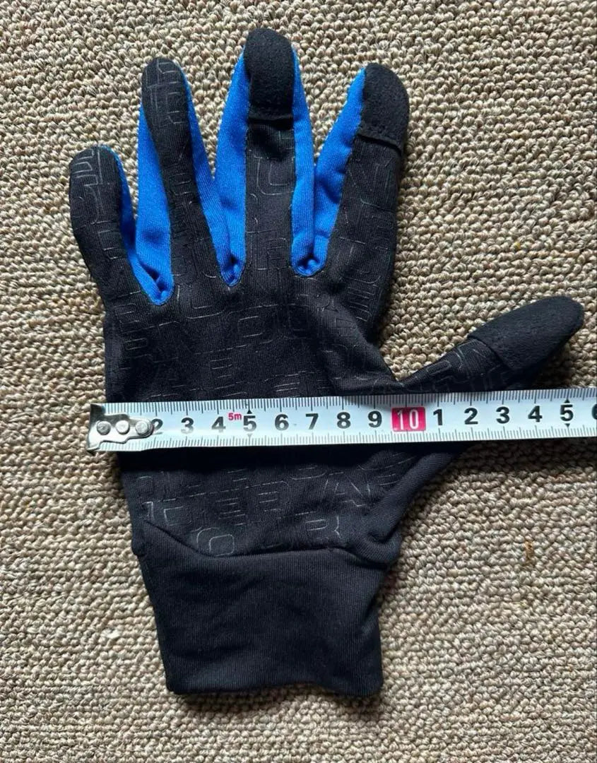 Guantes deportivos Under Armour negros y azules