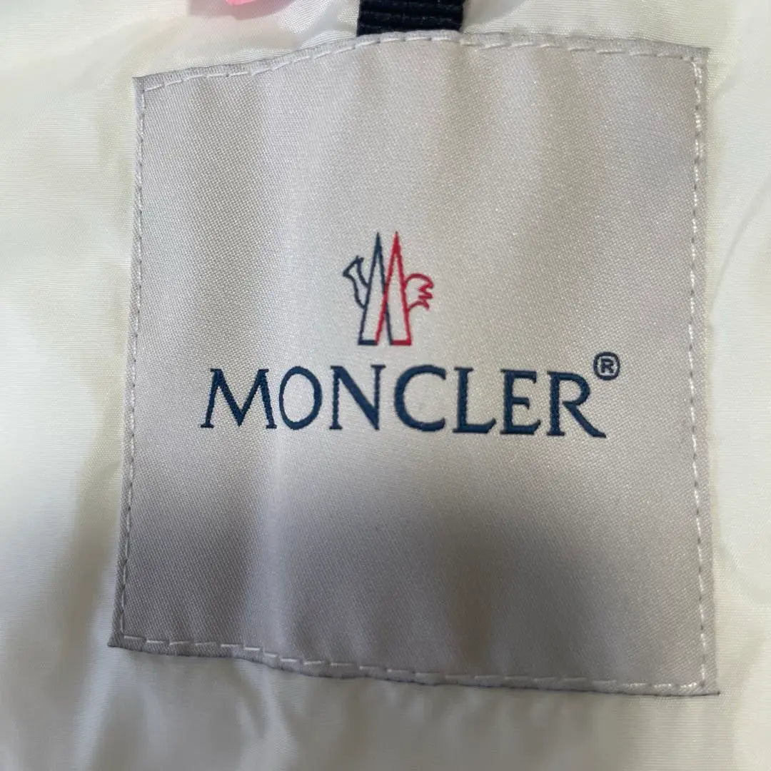 Chaqueta de plumón blanca con capucha Moncler talla 00