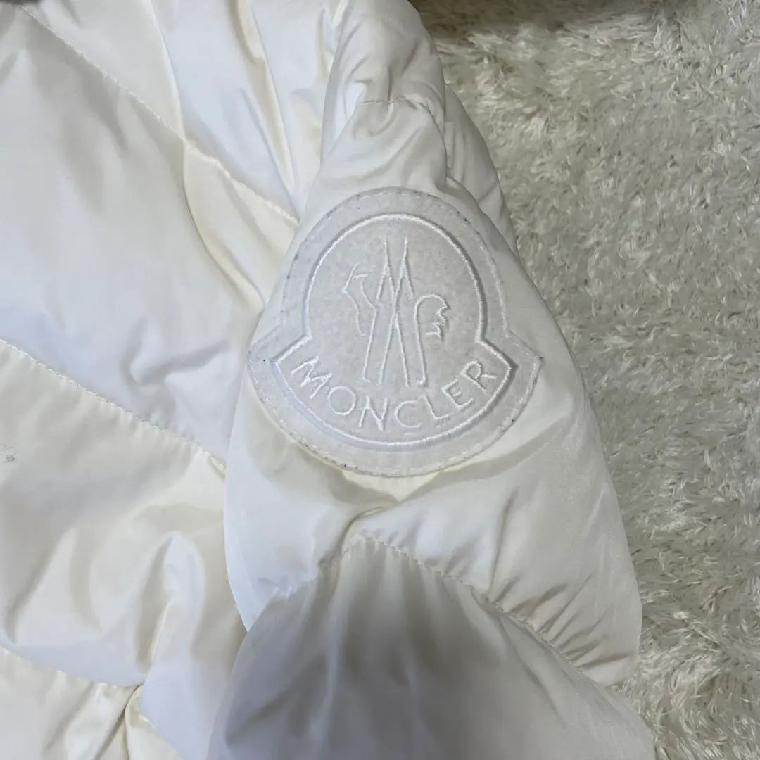 Chaqueta de plumón blanca con capucha Moncler talla 00