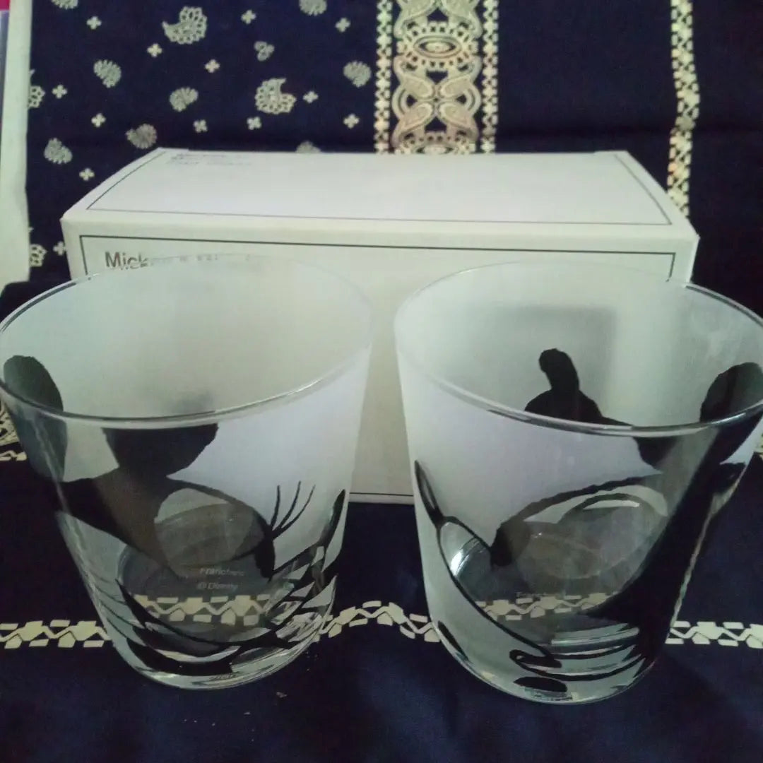 Final price! New and unused! Mickey & Minnie 2set Glass