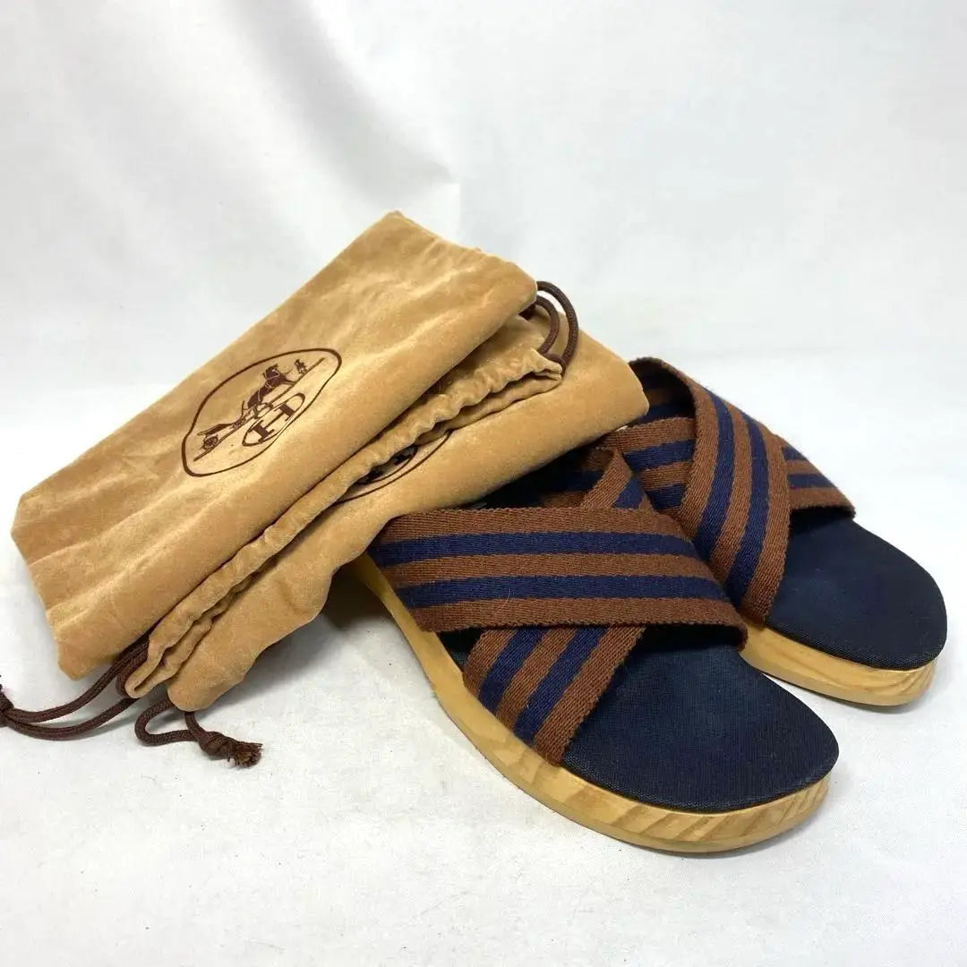 Hermes Size: "35" Approximately 22.5cm Navy Wood Sandals