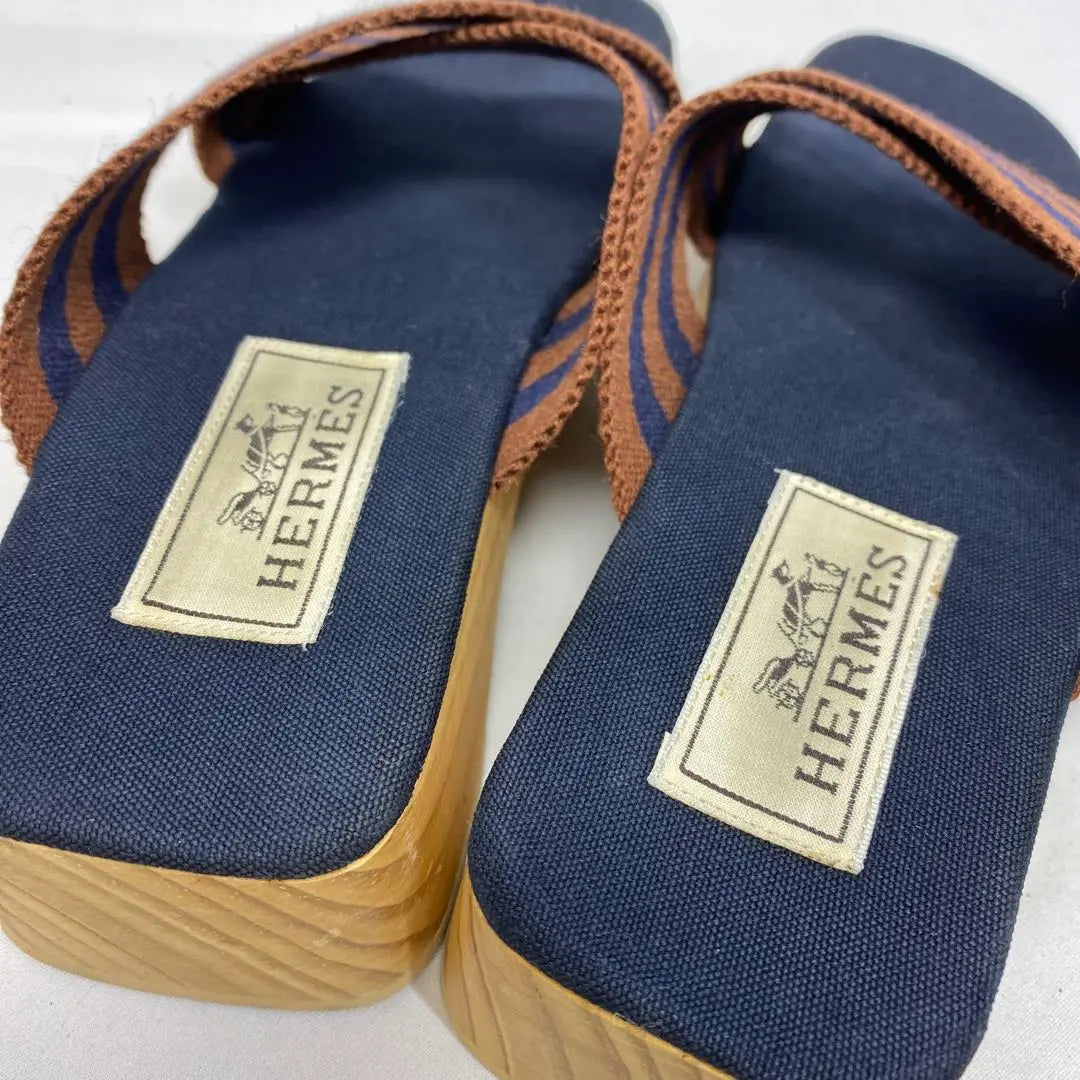 Sandalias de madera color azul marino Hermes Talla: "35" Aproximadamente 22,5 cm