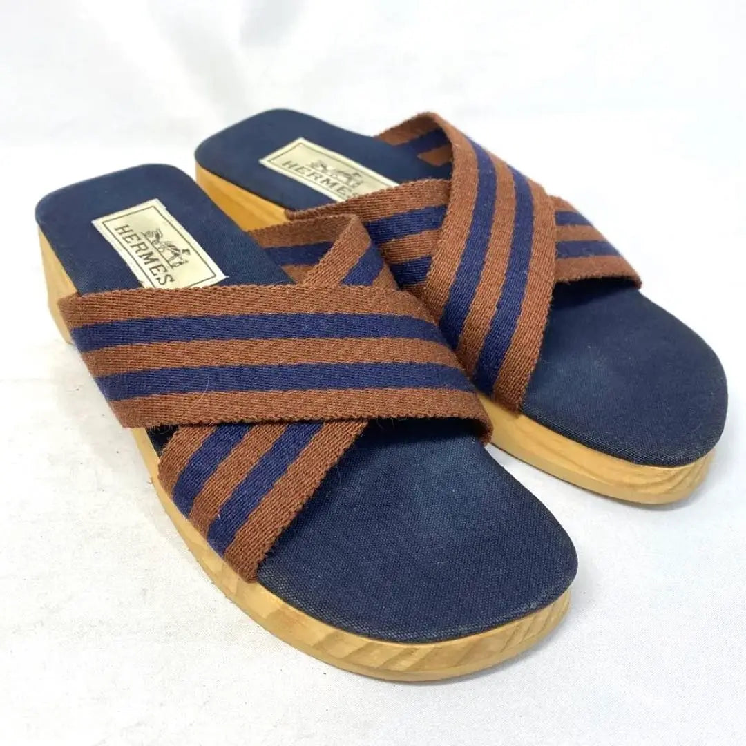 Hermes Size: "35" Approximately 22.5cm Navy Wood Sandals