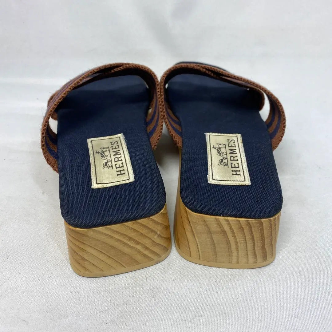 Sandalias de madera color azul marino Hermes Talla: "35" Aproximadamente 22,5 cm