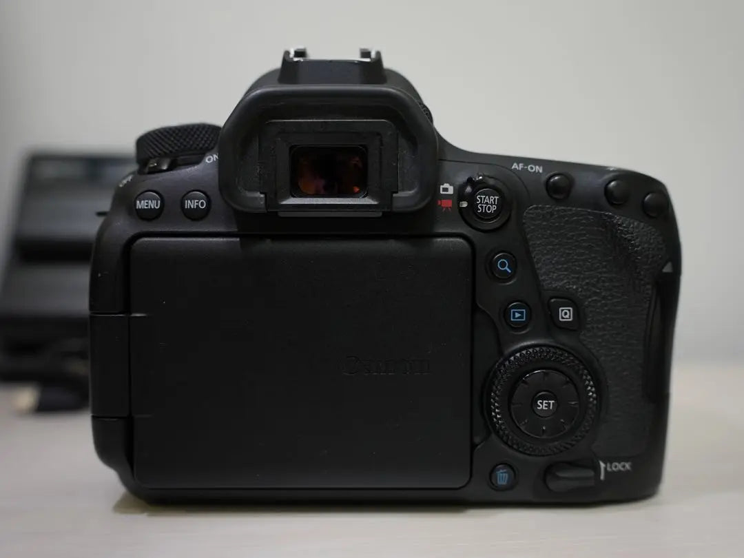 Canon 6D Mark II + Single Focus EF50mm F1.8 STM Battery