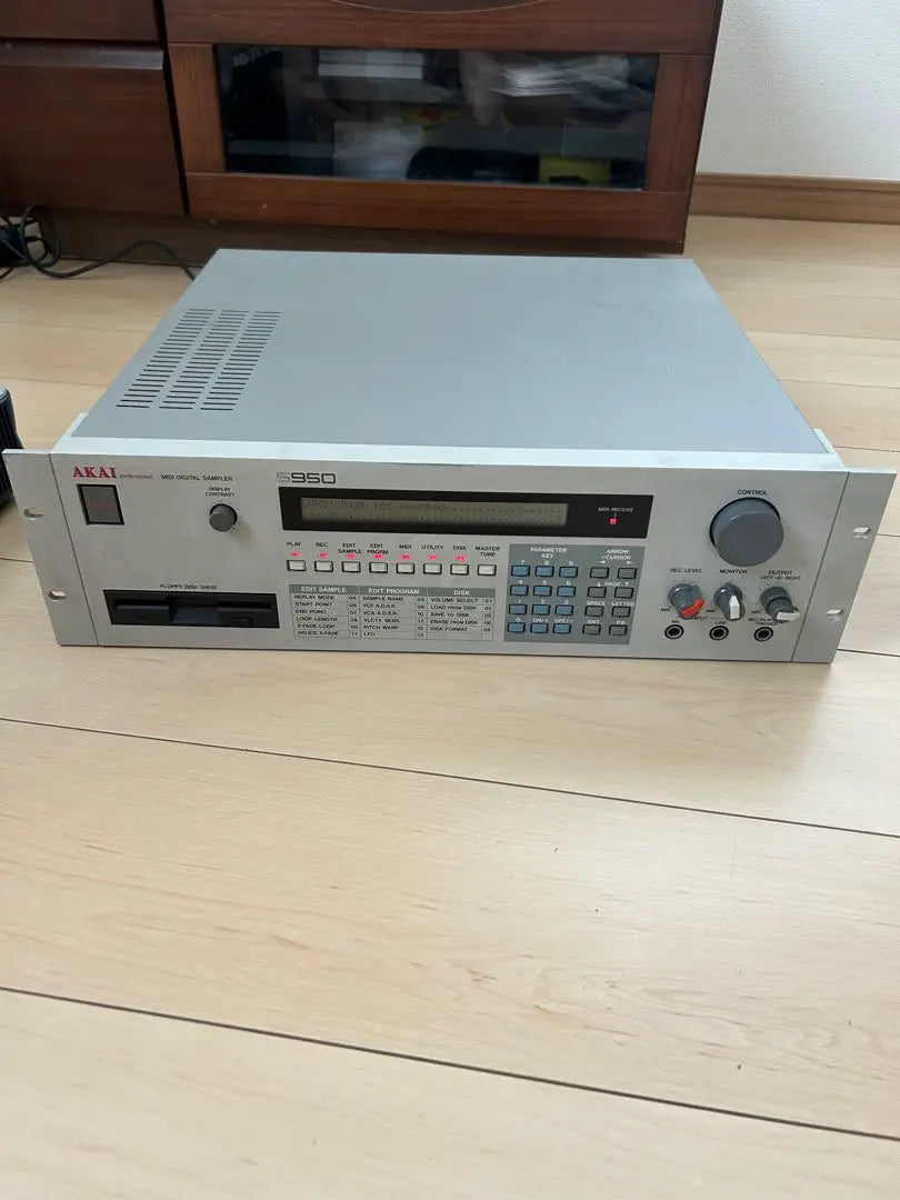 AKAI S950 Vintage Sampler