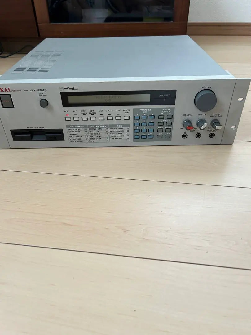 AKAI S950 Vintage Sampler