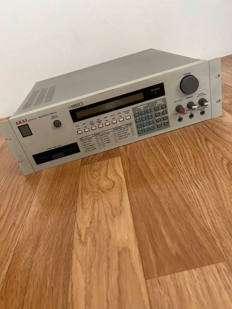 AKAI S950 Vintage Sampler