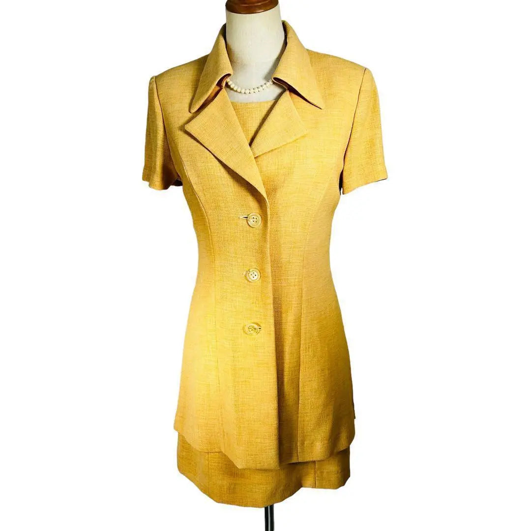 Conjunto de una pieza y chaqueta BOWLER, manga corta, amarillo, con cinturón