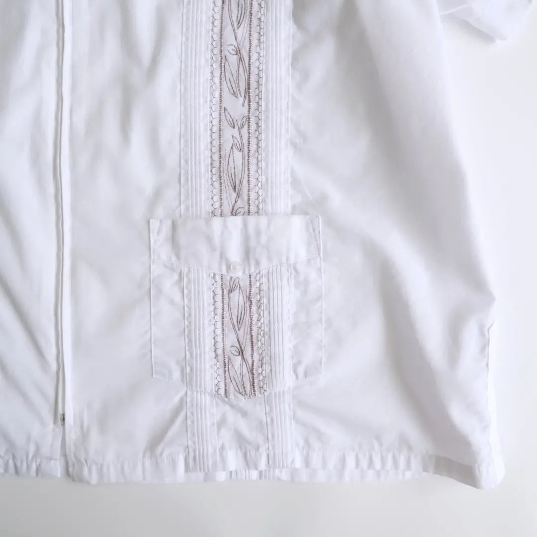 Embroidered design, short sleeve full zip Cuban shirt, white, XL, box silhouette, old clothes