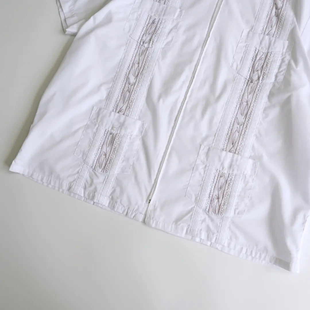 Embroidered design, short sleeve full zip Cuban shirt, white, XL, box silhouette, old clothes