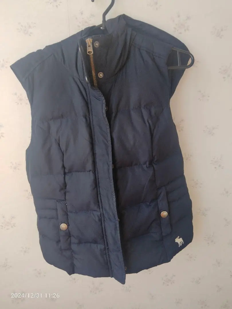 Abercrombie & Fitch Down Vest Navy Size: S