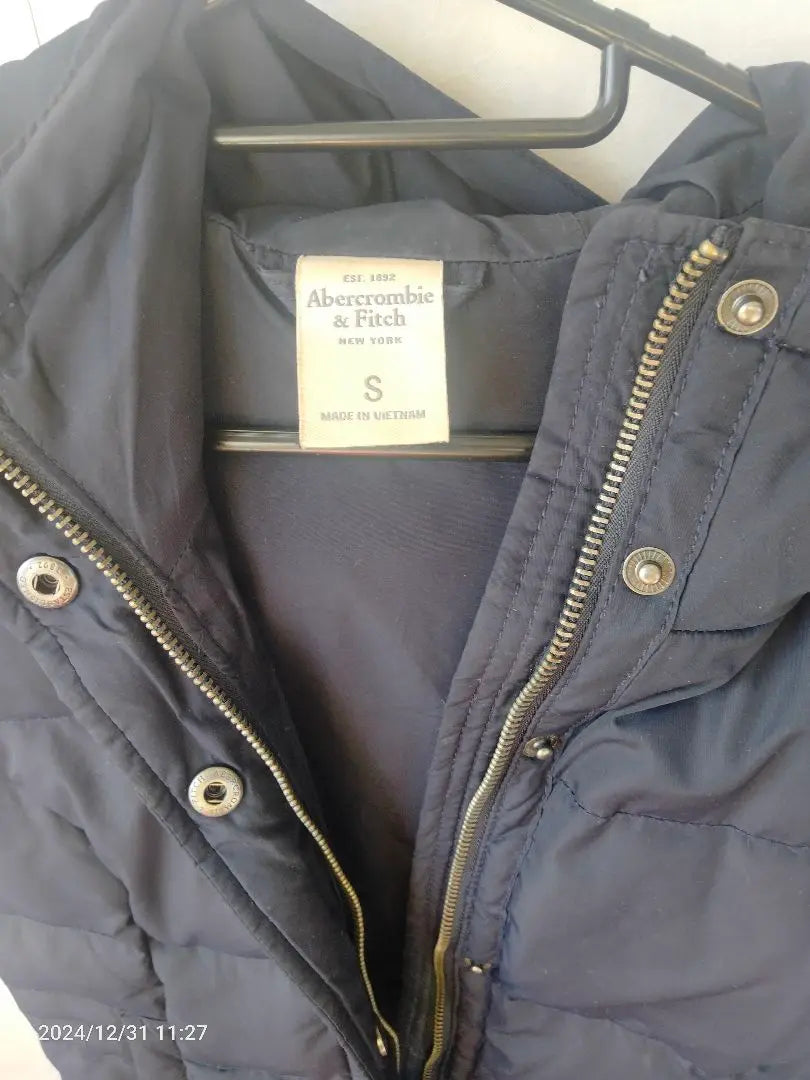 Abercrombie & Fitch Down Vest Navy Size: S