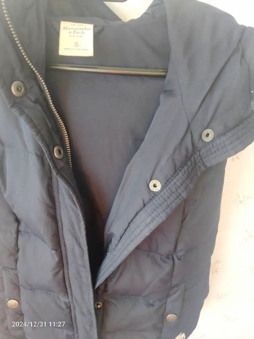 Abercrombie & Fitch Down Vest Navy Size: S