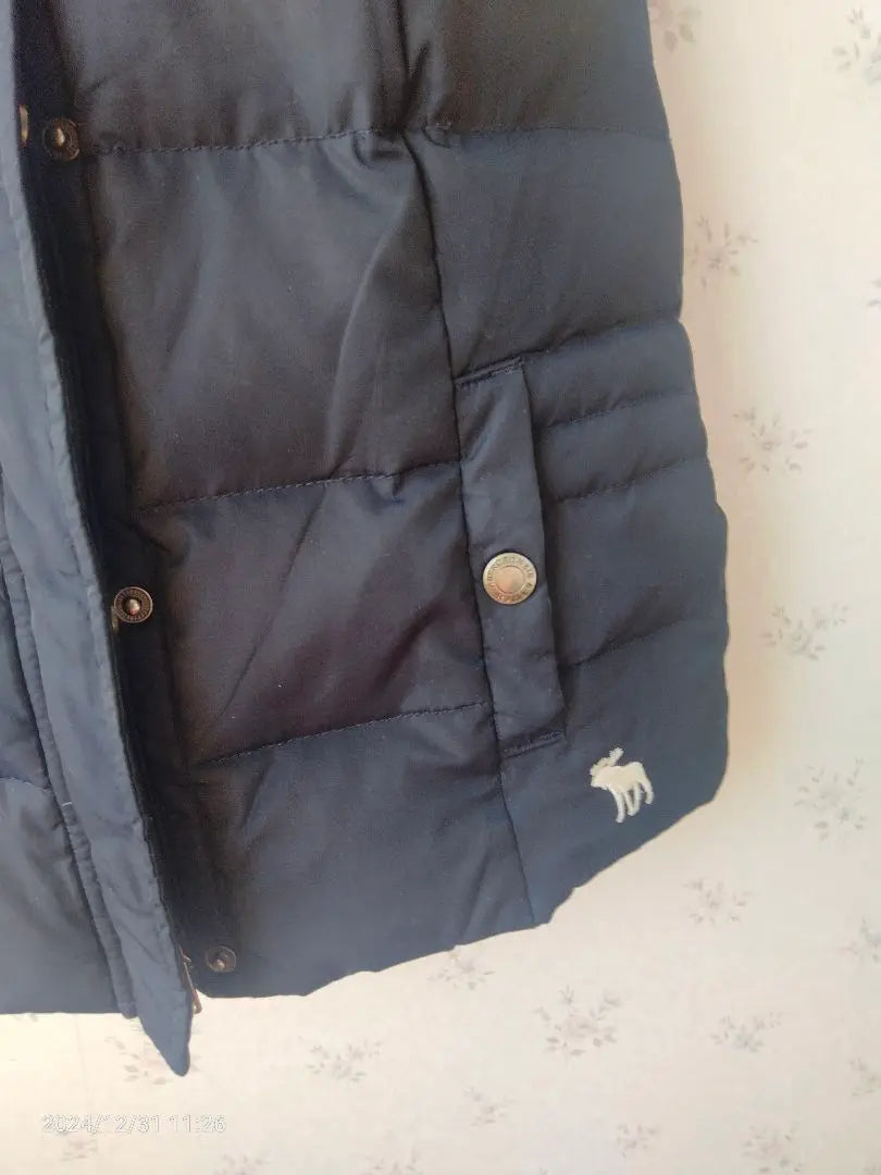 Abercrombie & Fitch Down Vest Navy Size: S