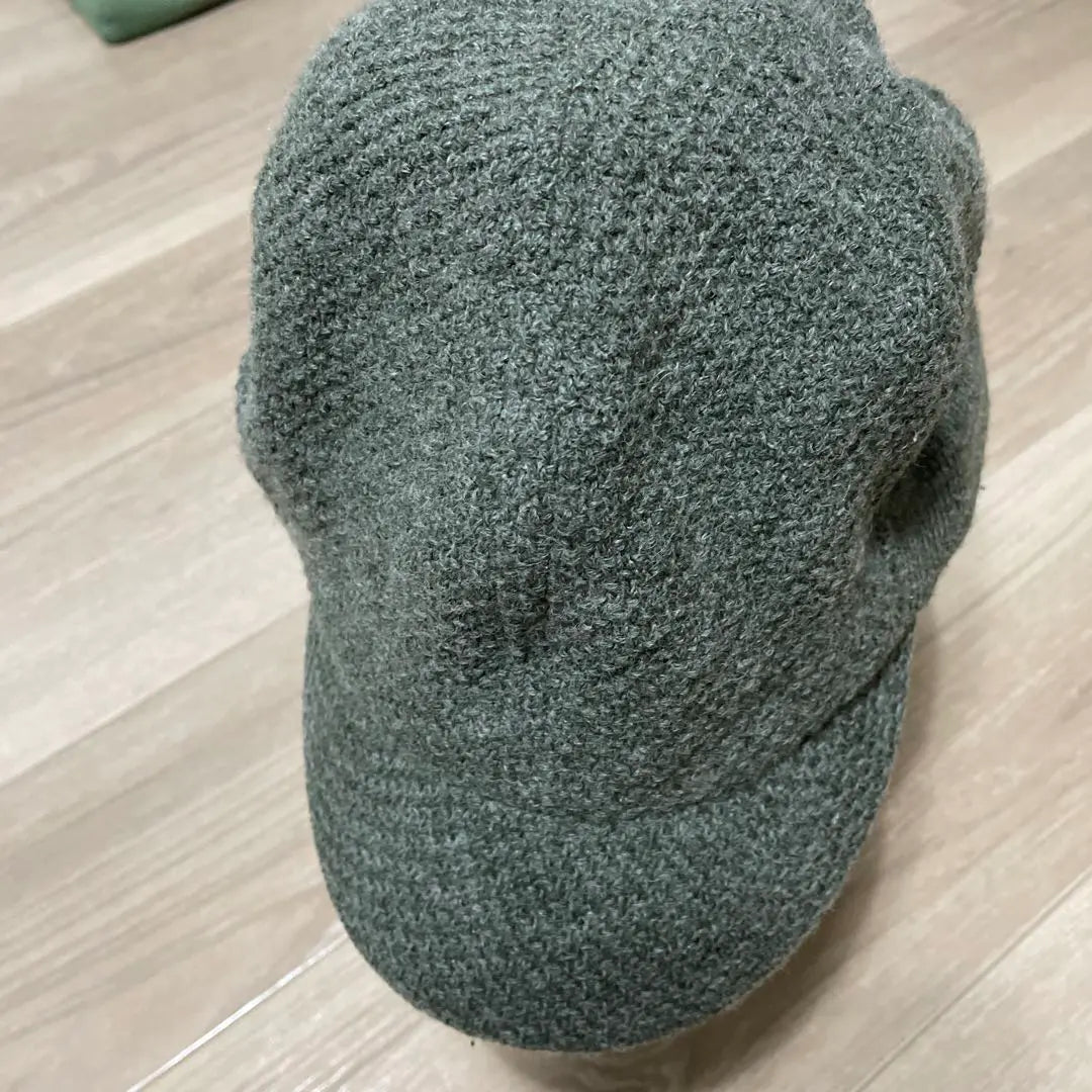 Grey knit casting pocket