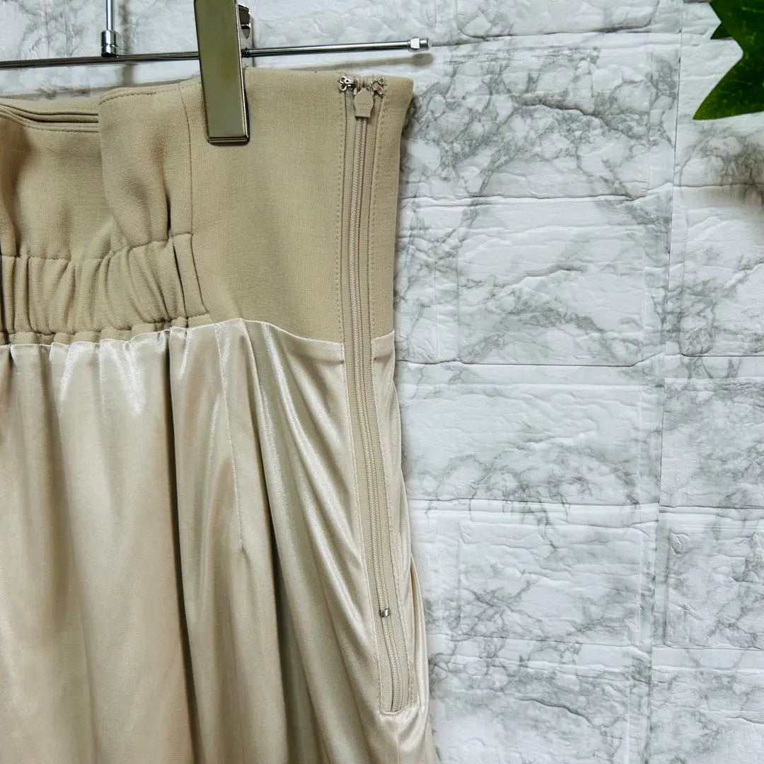 [d48] [Herme] Beige slit long skirt [S]