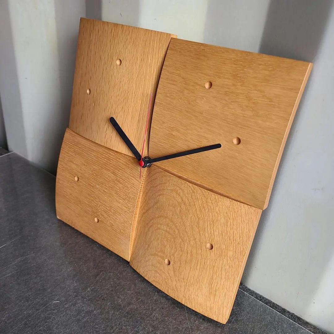 933 ¡Hermoso artículo! Reloj de pared de madera de roble con diseño de coseno. Interior elegante.