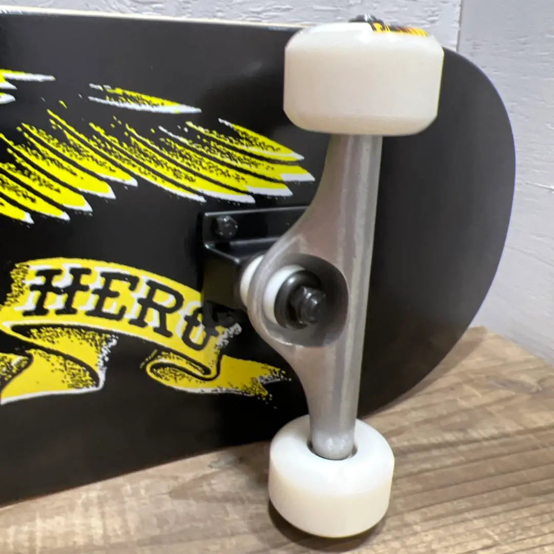 Nuevo patinete ANTIHERO SKATEBOARDS de 8 pulgadas