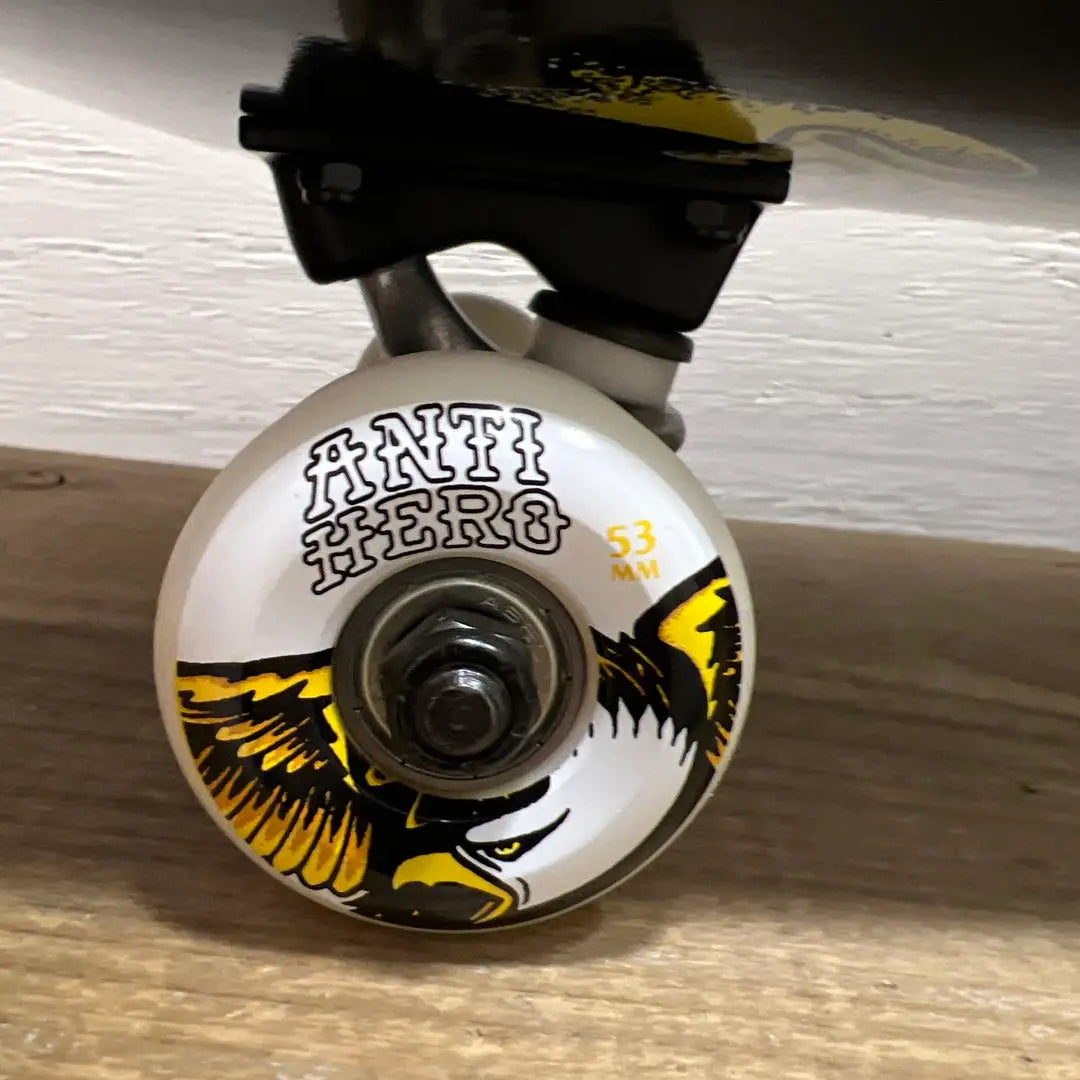 Nuevo patinete ANTIHERO SKATEBOARDS de 8 pulgadas