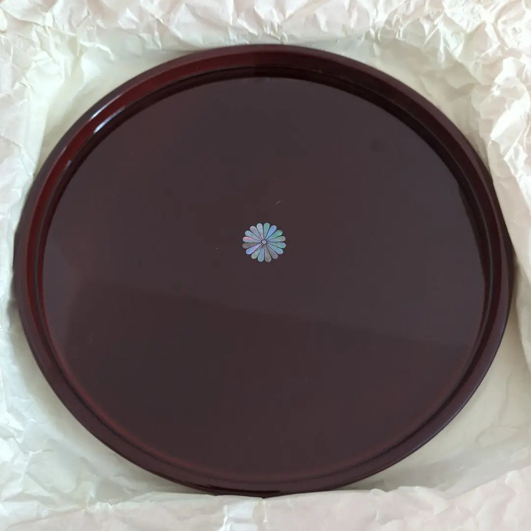 [New, unused, in box] High quality lacquerware tray, Takaoka lacquerware, round tray, chrysanthemum pattern, approximately 30cm