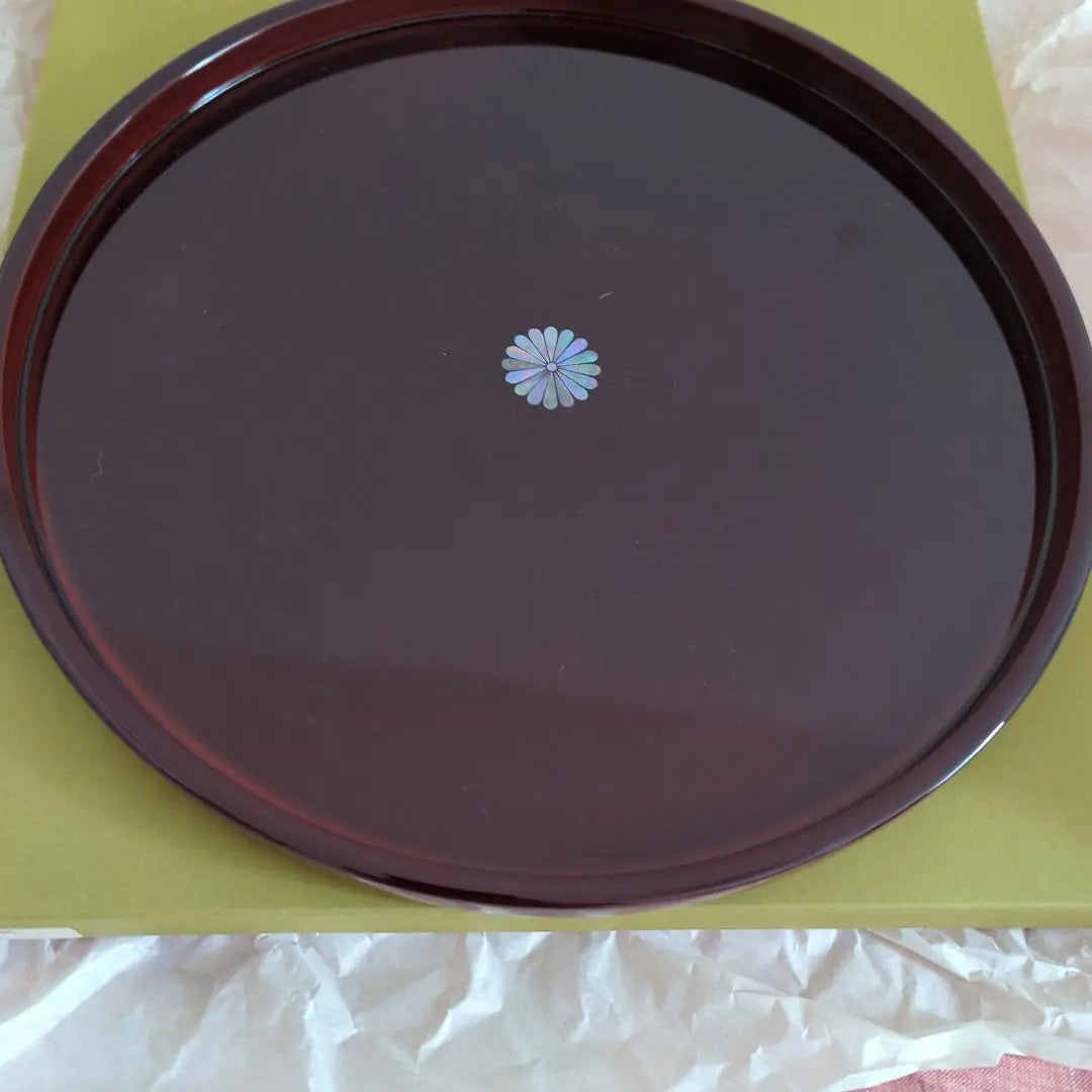 [New, unused, in box] High quality lacquerware tray, Takaoka lacquerware, round tray, chrysanthemum pattern, approximately 30cm