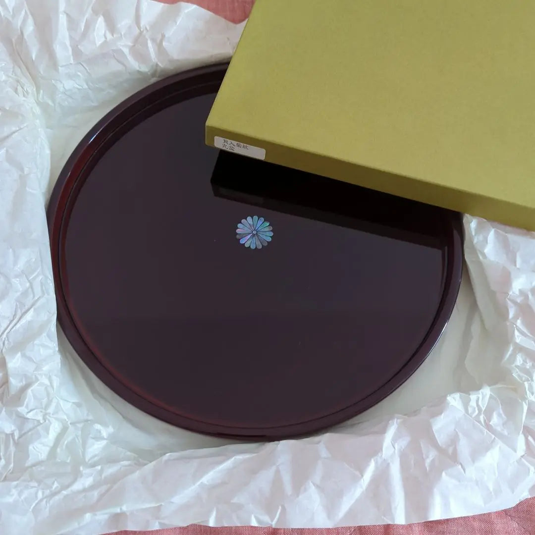 [New, unused, in box] High quality lacquerware tray, Takaoka lacquerware, round tray, chrysanthemum pattern, approximately 30cm