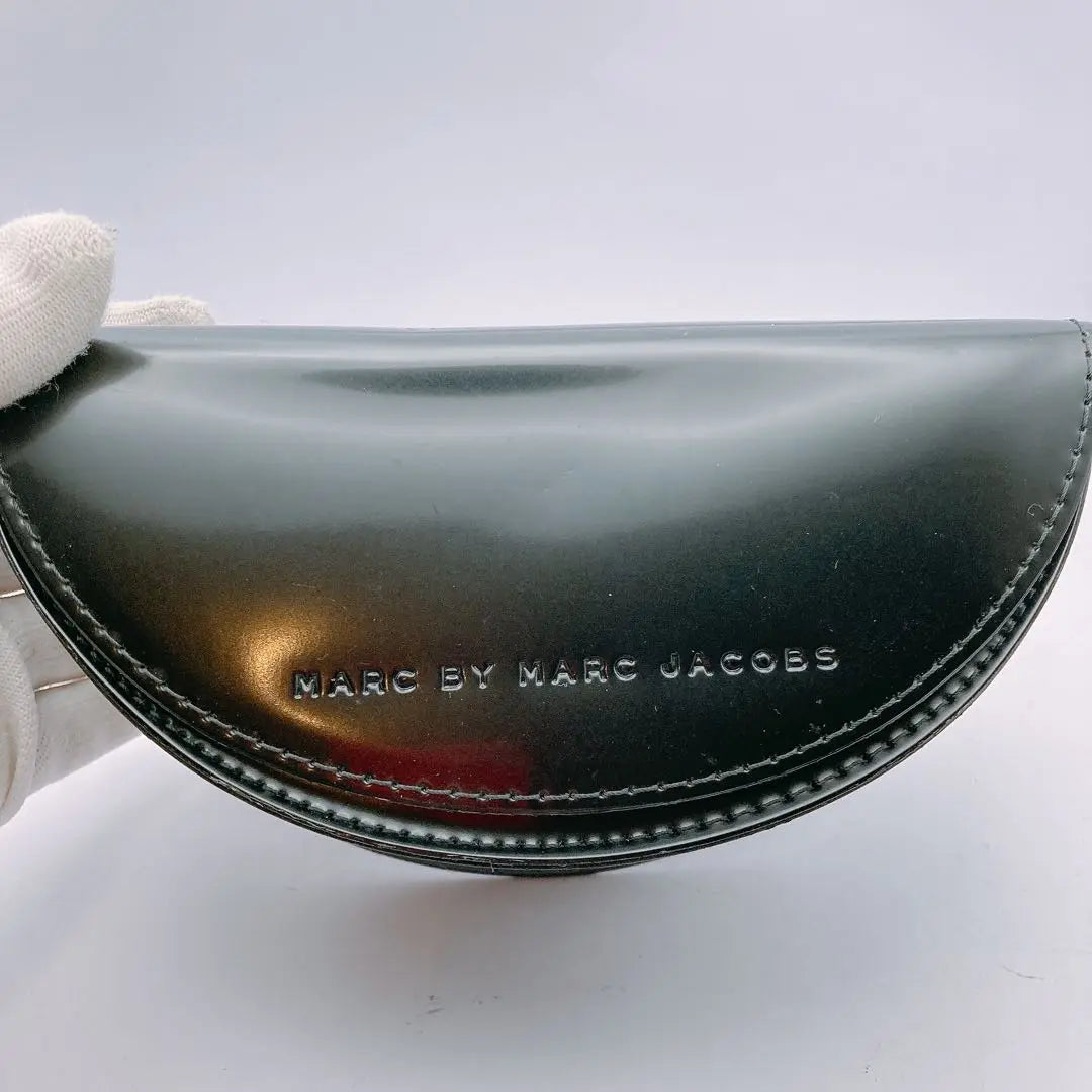 MARC JACOBS Marc Jacobs sunglasses with case