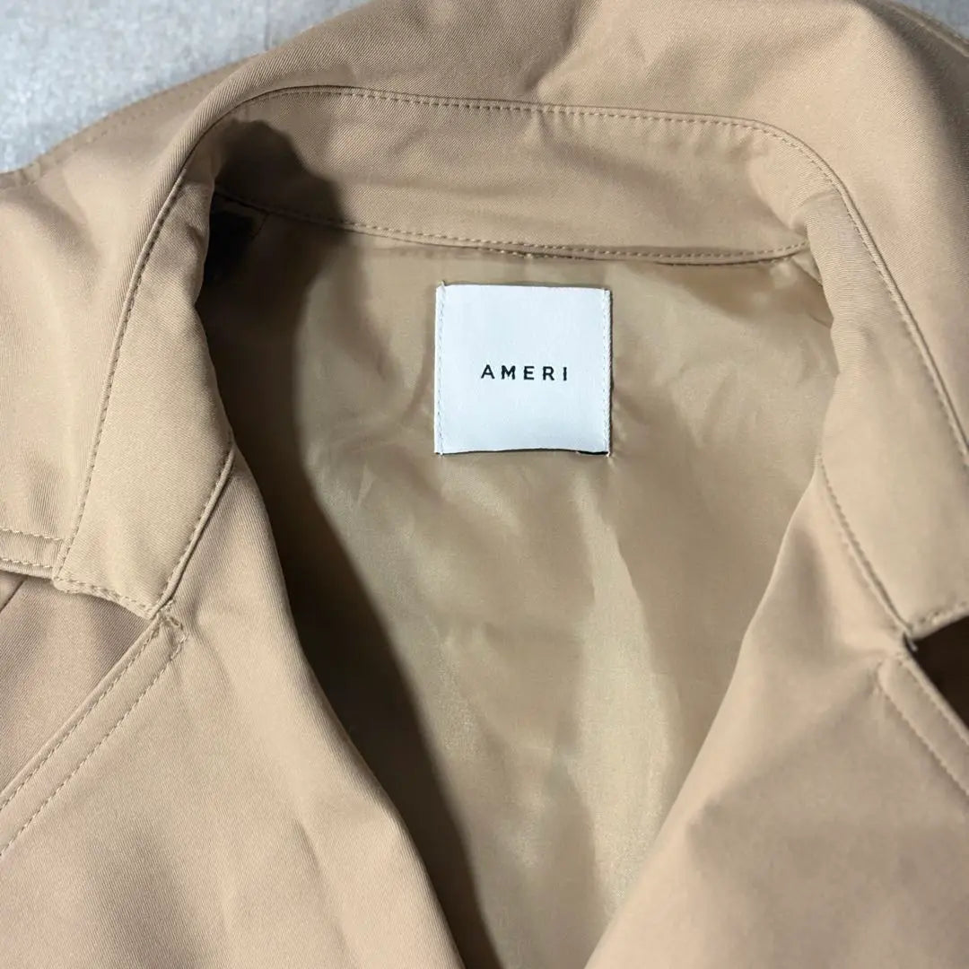 [AMERI] Gabardina plisada con espalda de barrera Ameri Vintage F