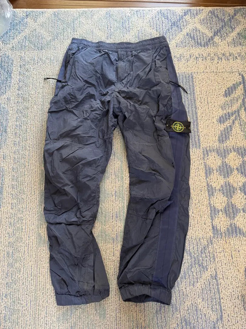 ¡Súper raro! Pantalones cargo STONE ISLAND en azul oscuro. No disponibles en Japón.