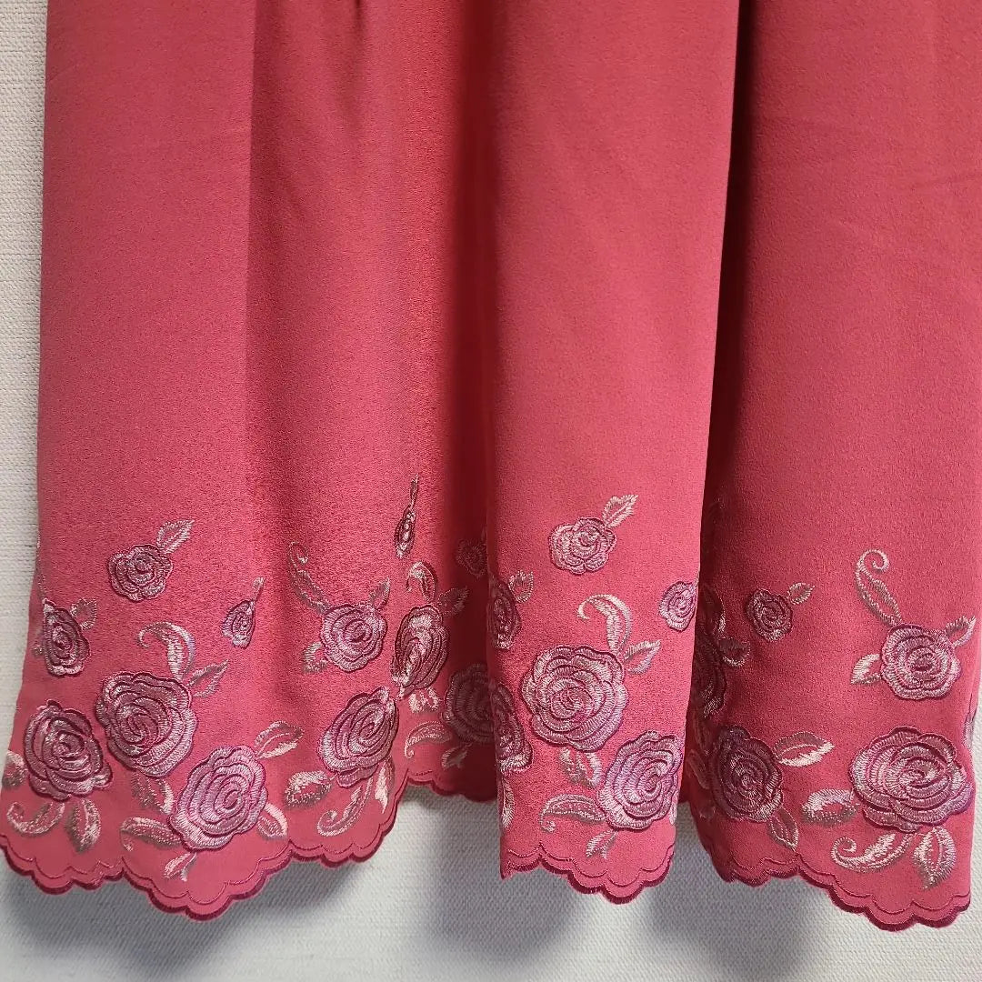 Lest Rose Dress, Floral Embroidery, Wedding Party Dress, Beautiful Condition, Short Sleeve