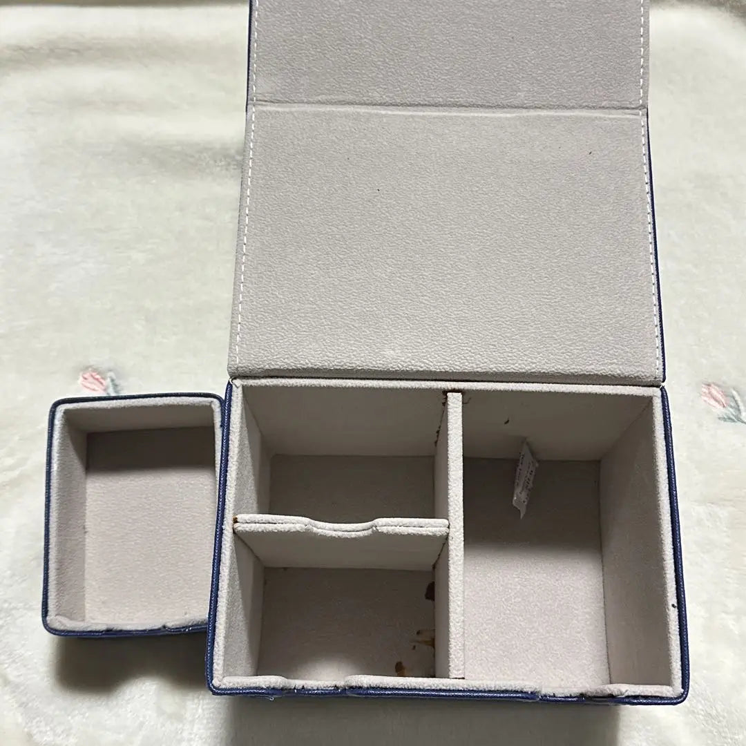 Defective, dirt, card storage, training card storage box, storage, blue box