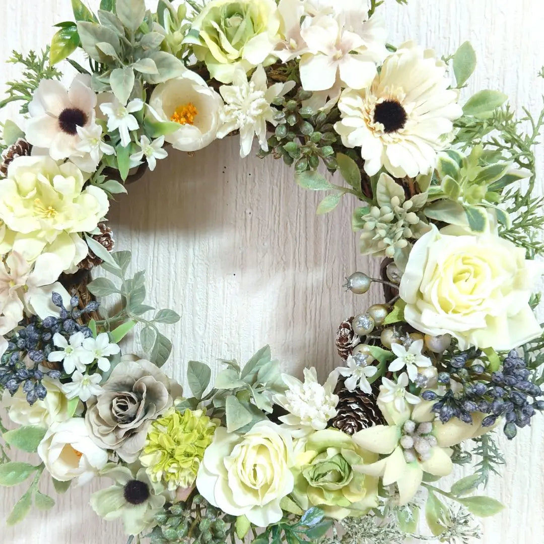 White rose and berry flower wreath *Entrance wreath *Entrance decoration *Natural wreath