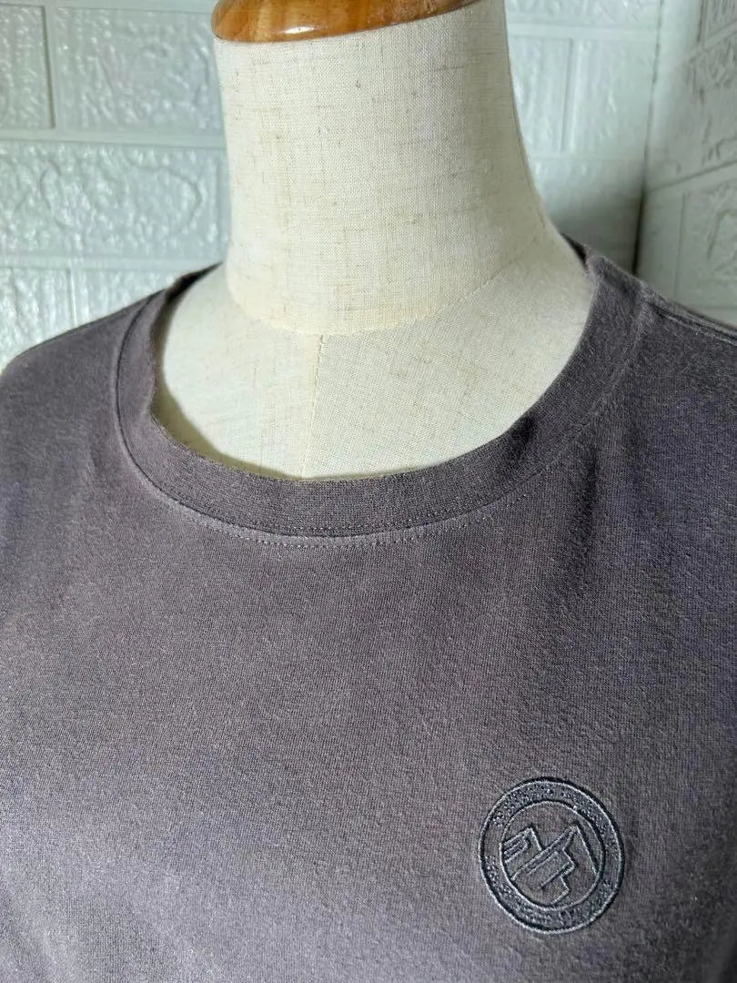 Camiseta de mujer para exteriores con bordado del logotipo en el pecho (talla L), color gris y marrón vintage