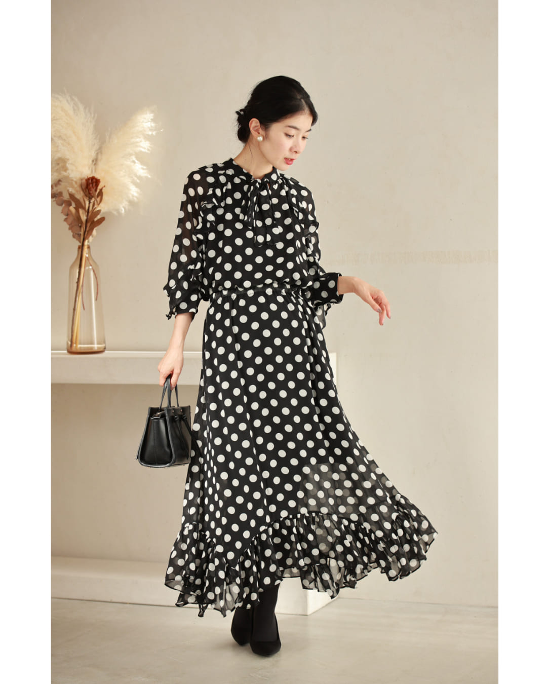 [Restocked ♪ 8pm on 1/14] (S-L compatible) (Black) Dancing random hem ruffled dot medium dress