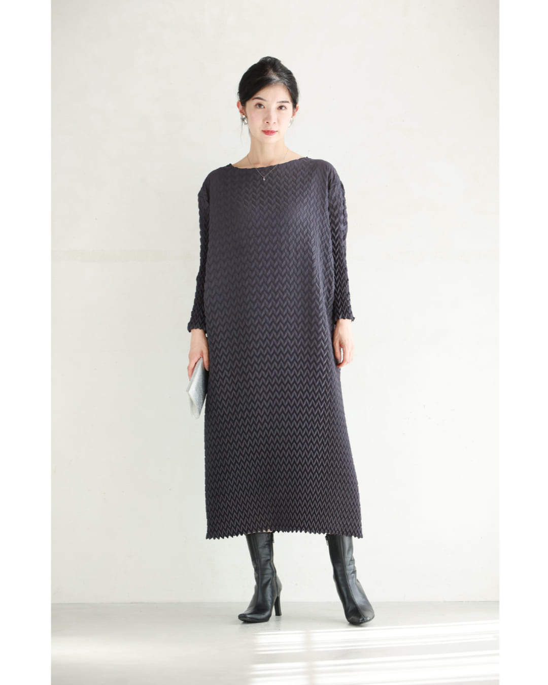 [Restocked ♪ 8pm on 1/25] (S~3L compatible) A medium dress with a bouncy 3D zigzag pattern